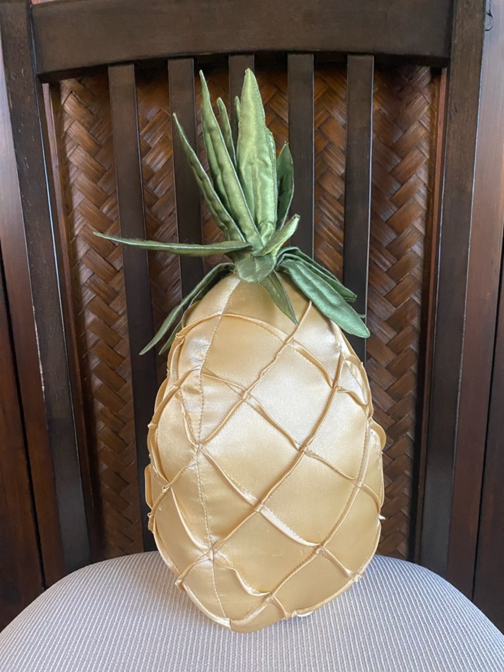 Bess Pineapple “Welcome” pillow (like new)